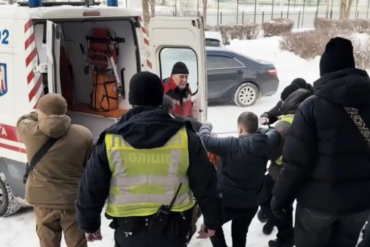 Məktəbdə bıçaqlı hücum: [[Müəllim ağır yaralandı]]