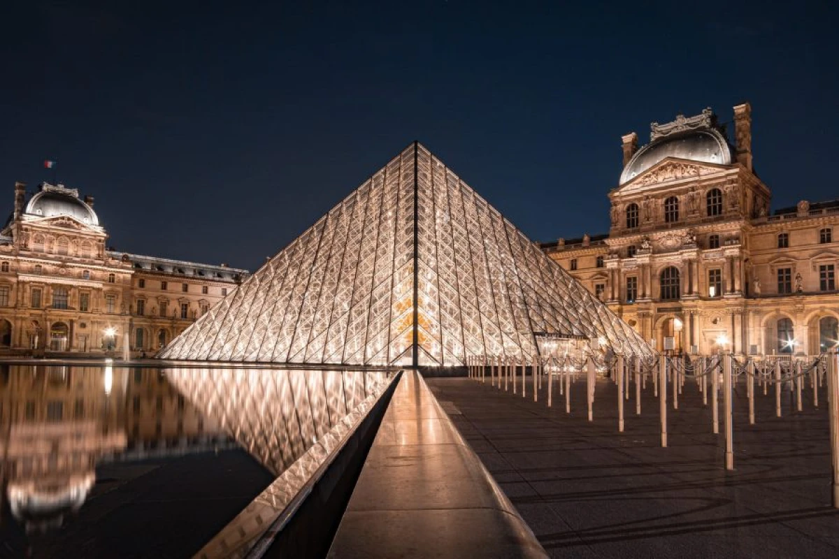 Luvr muzeyi [[bağlandı]]