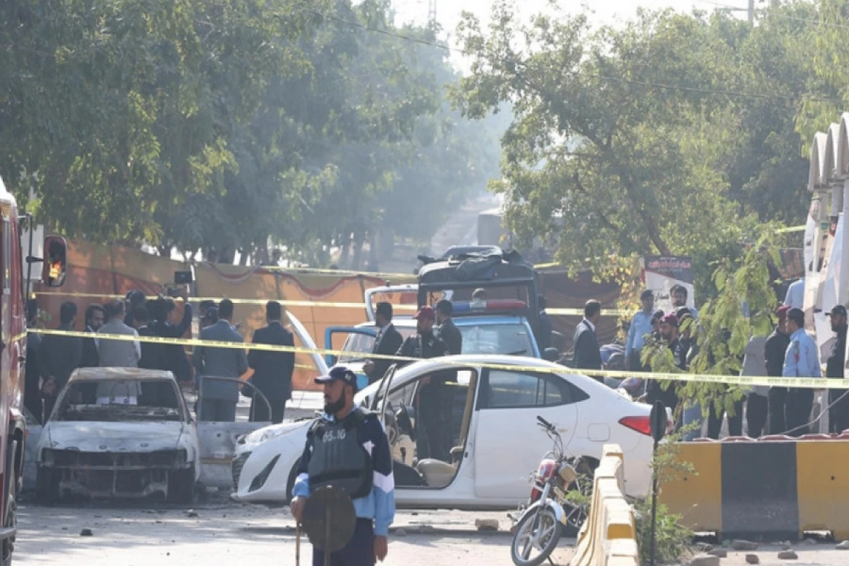 Pakistanda partlayış nəticəsində [[yeddi polis öldü]]