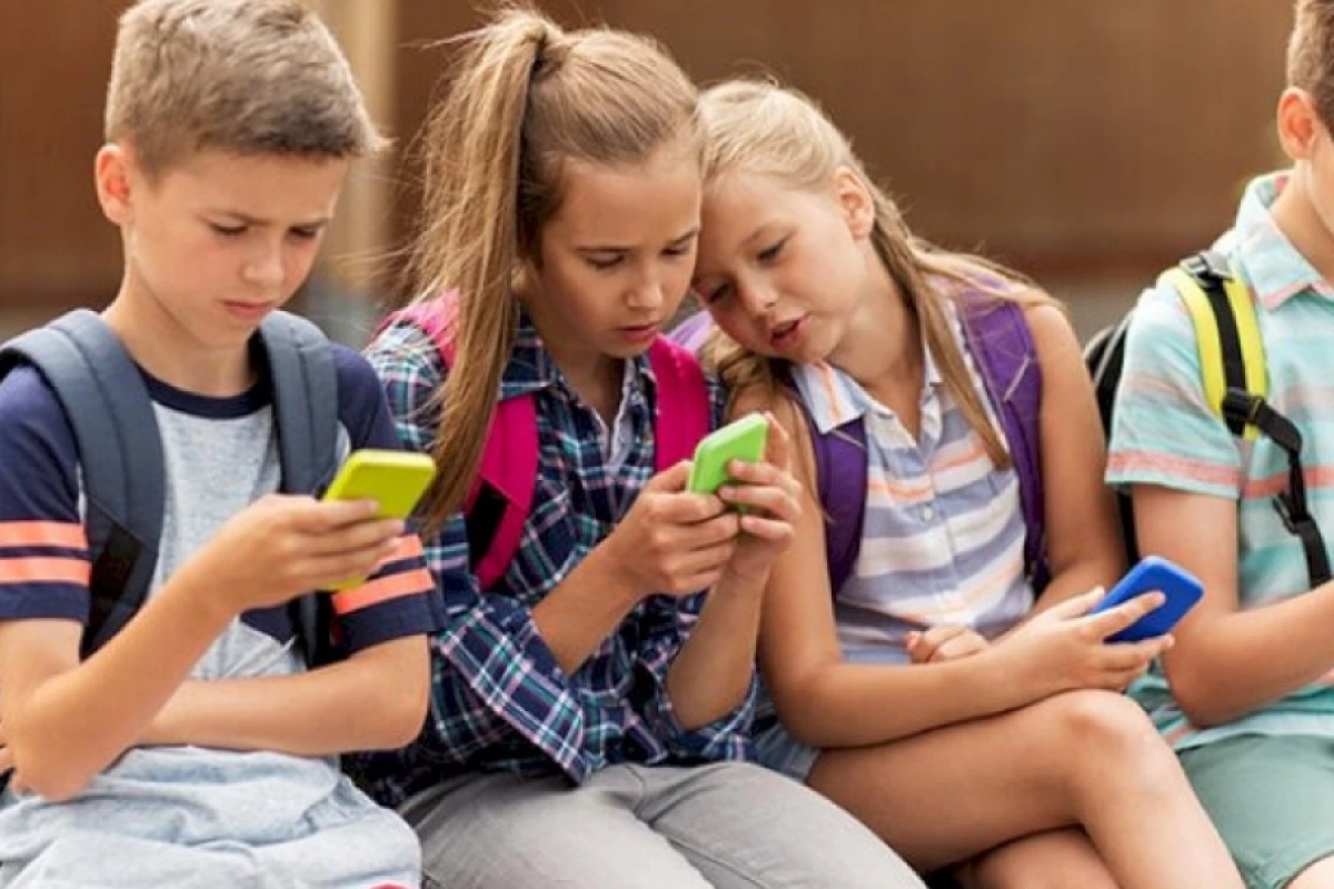 [[Britaniya]] uşaqların sosial mediadan istifadəsini qadağan edə bilər