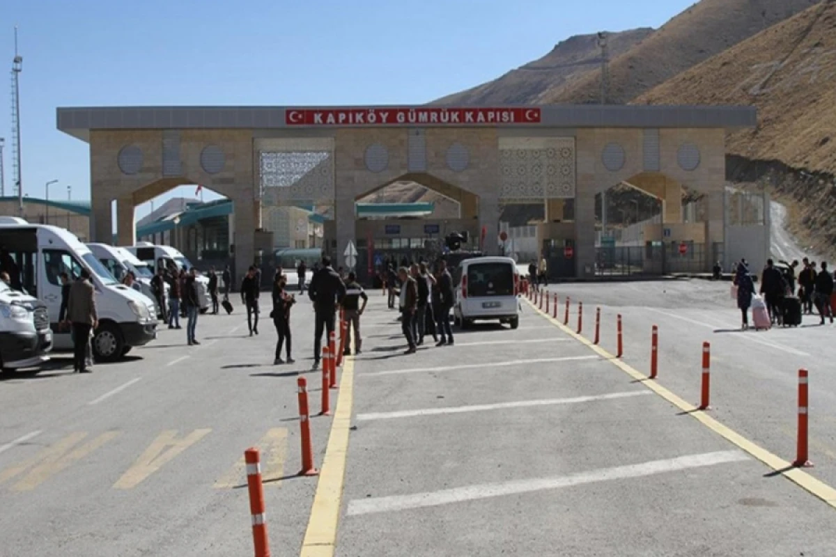 [[İranlıların Türkiyəyə]] axını güclənir