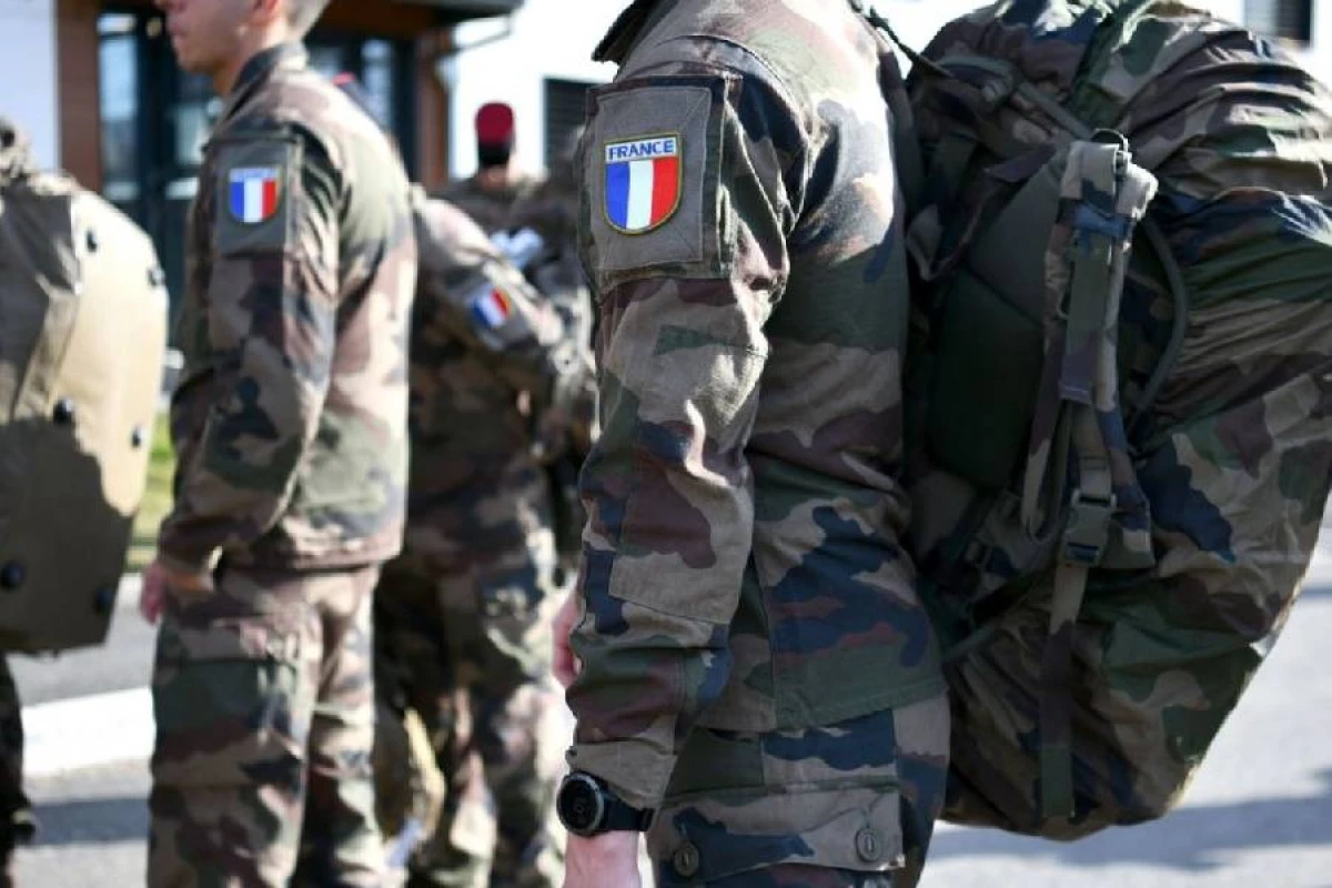 Makron Fransa qoşunlarının [[Qrenlandiyaya yerləşdirildiyini]] təsdiqlədi