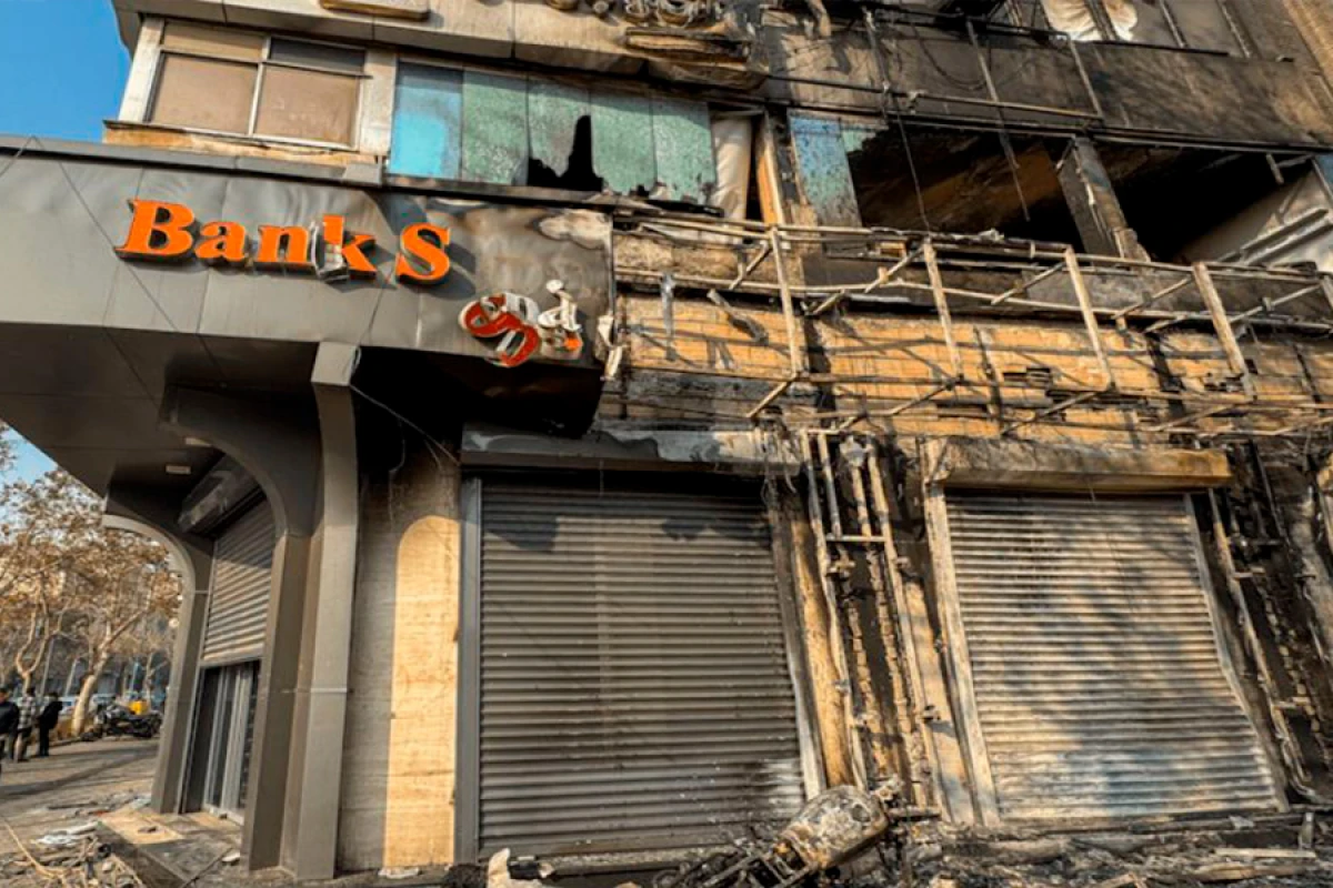 İğtişaşlar zamanı İranda 200 mağaza yandırılıb [[– HESABAT]]