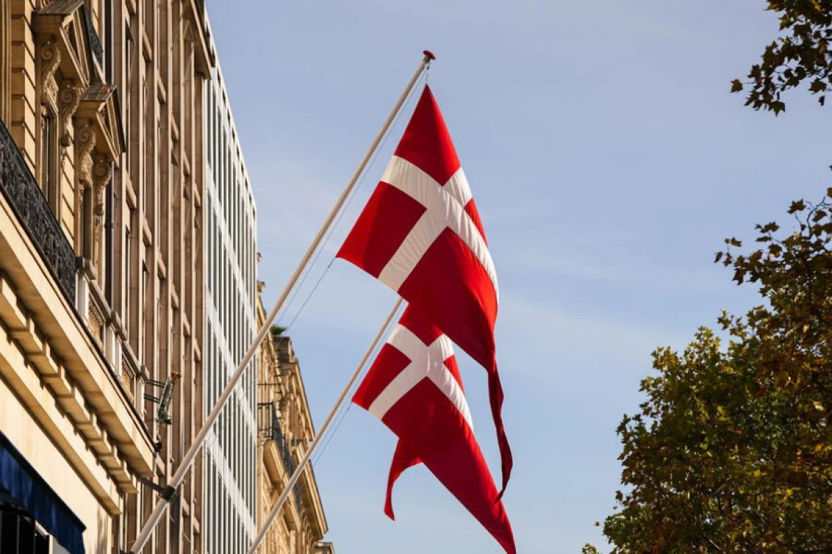 Danimarka "Bluetooth" qulaqlıqlardan istifadəni [[dayandırır]]