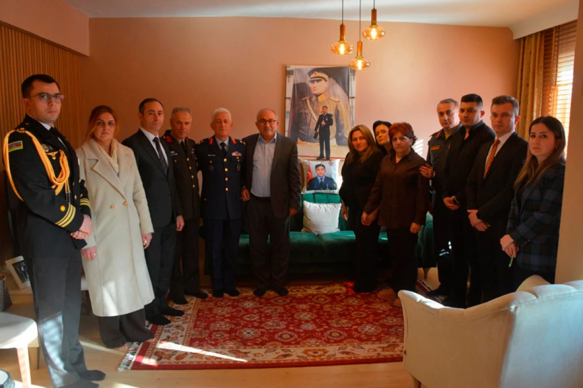 C-130 təyyarəsində [[şəhid olan hərbçinin]] ailəsi ziyarət edildi