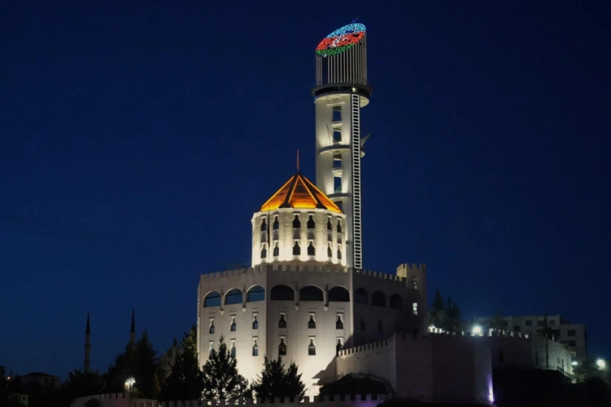 [[Ankarada Cümhuriyyət Qülləsində]] Azərbaycan bayrağı proyeksiya olundu