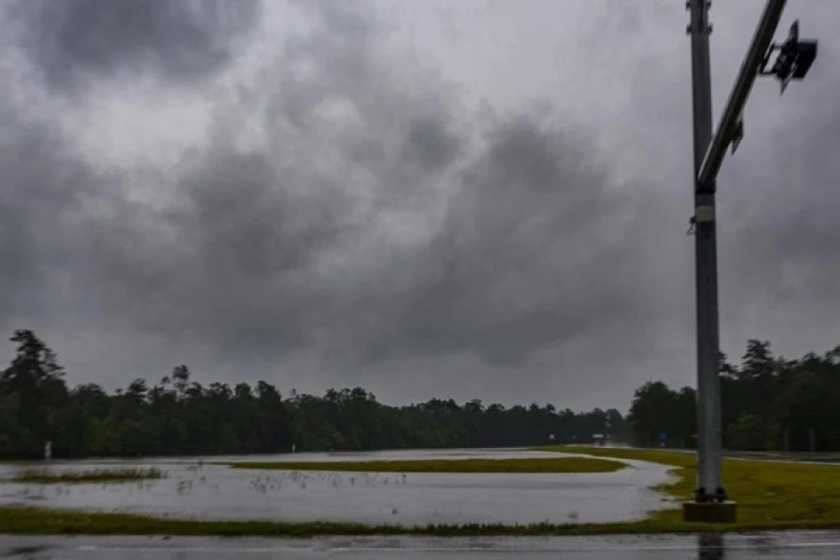 ABŞ-də fırtına: [[Uçuşlar ləğv edildi]]