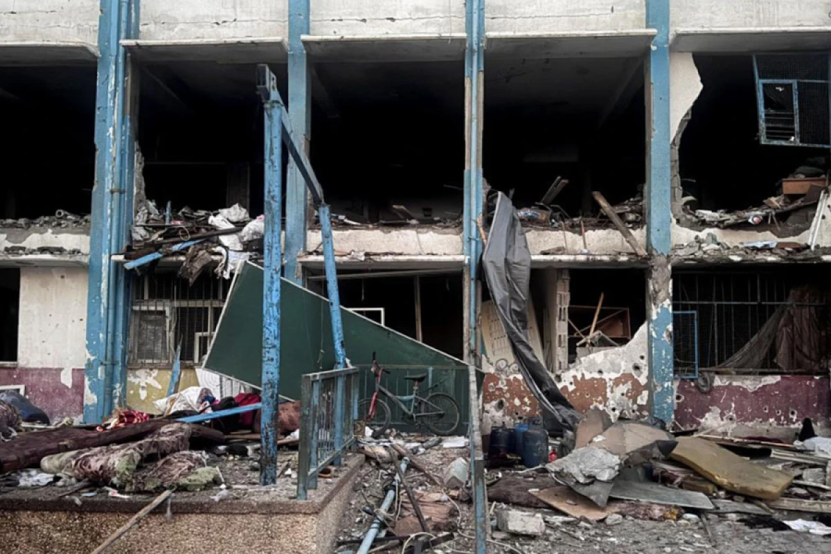 Qəzzada məktəblərin [[90%-dən çoxu dağıdıldı]]