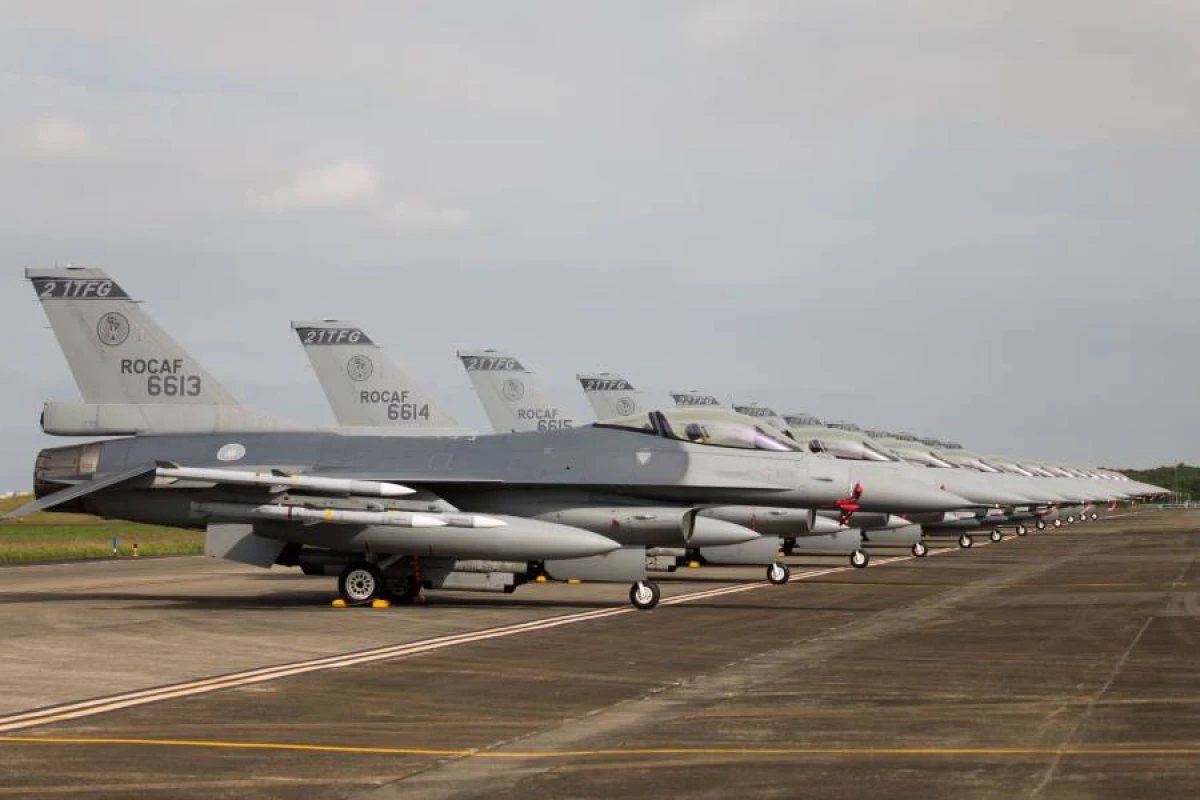 Tayvan "F-16"larla [[döyüş hazırlığını]] nümayiş etdirdi