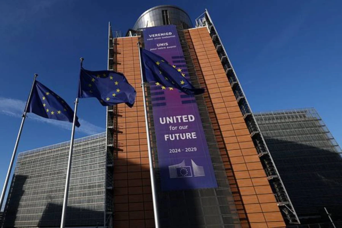 Avropa ABŞ-dən xəyanət deyil, [[birbaşa düşmənçilik gözləyir]]