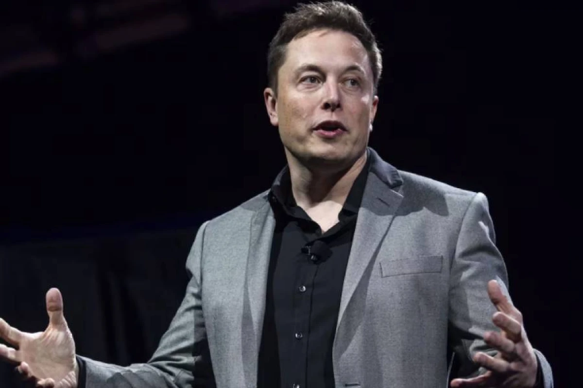 İlon Mask [[iki ən iddialı şirkətini]] birləşdirir