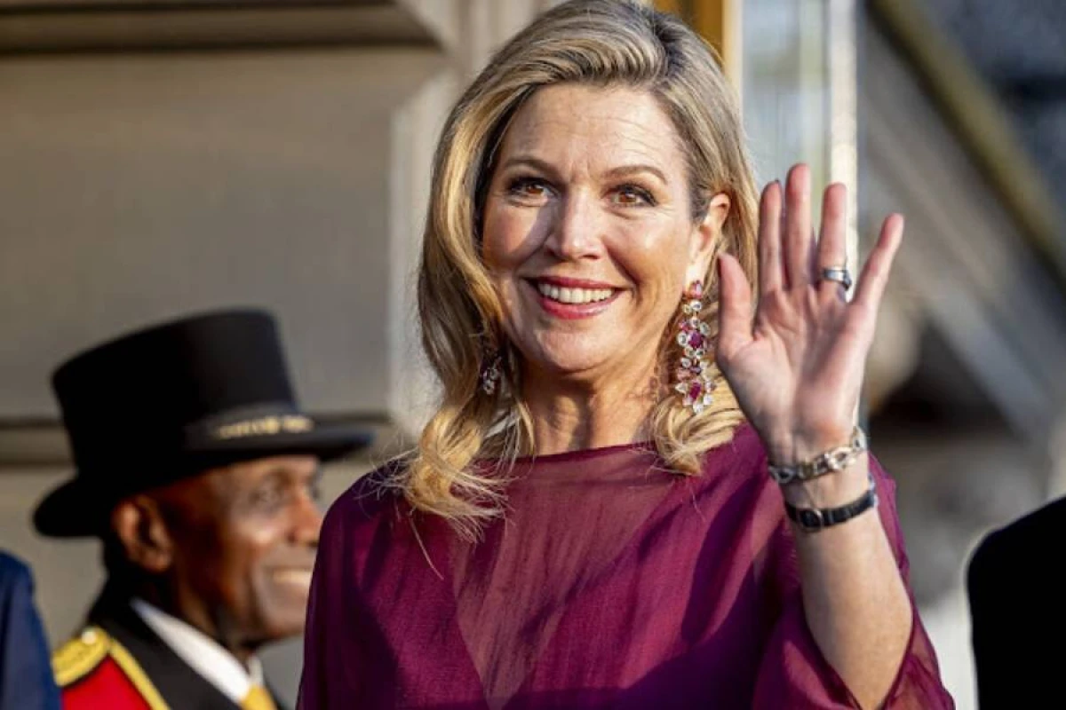 Niderland kraliçası [[orduya qoşulur]]