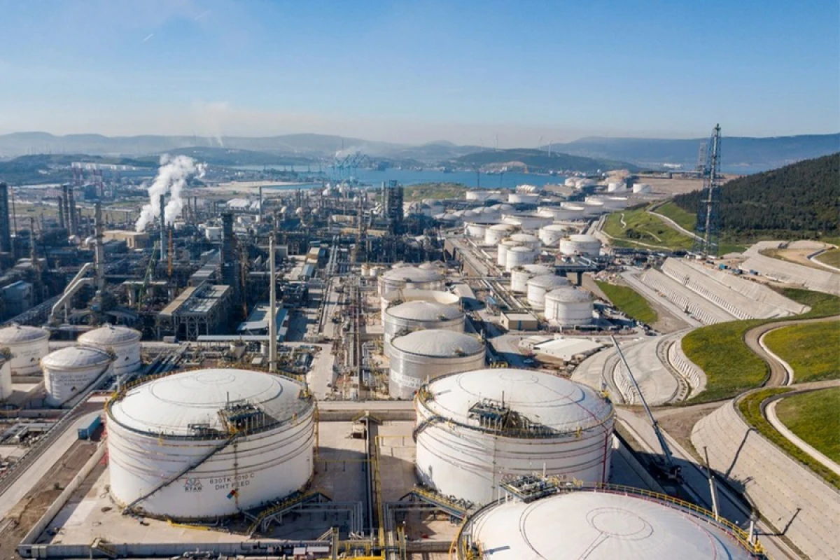 ABŞ-nin [[kommersiya neft ehtiyatları]] 420 mln. barelə endi