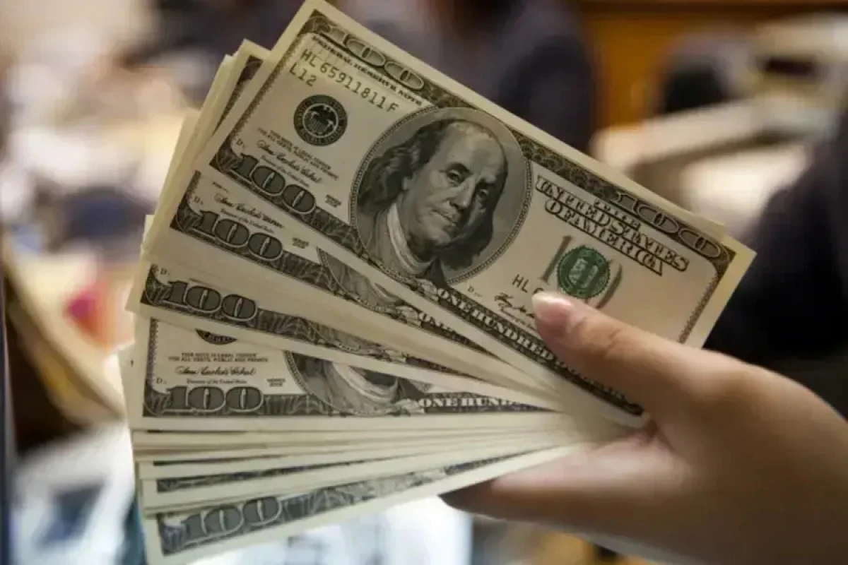 Dollarla bağlı [[MÜHÜM XƏBƏR: Məzənnə...]]