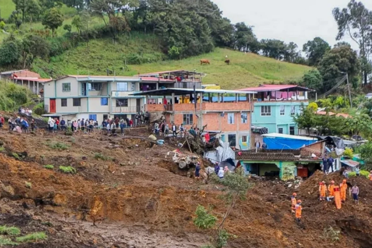 [[Kolumbiyada]] torpaq sürüşməsi nəticəsində onlarla insan öldü