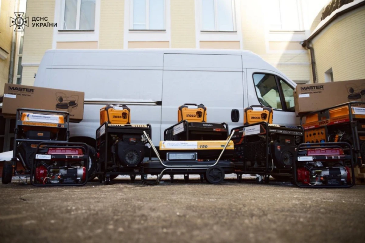 [[Azərbaycan Ukraynaya]] generatorlar və xilasetmə avadanlığı verdi