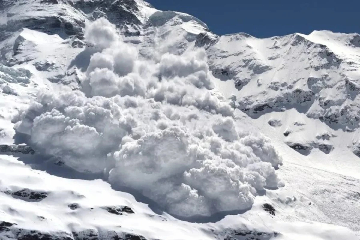 Fransa son 17 ilin [[ən güclü qar uçqunu təhlükəsi]] ilə üz-üzə