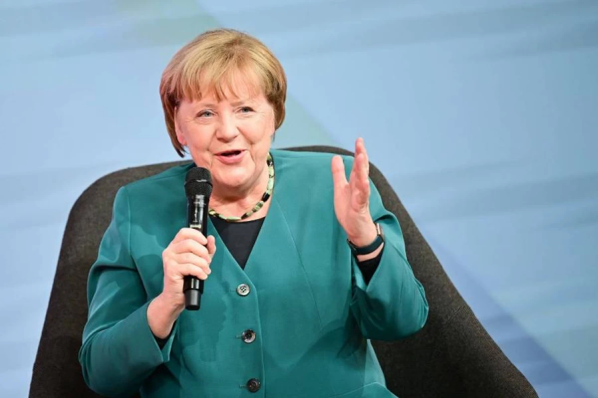 Angela Merkelin Almaniya prezidenti olacağı iddiası [[təkzib edildi]]