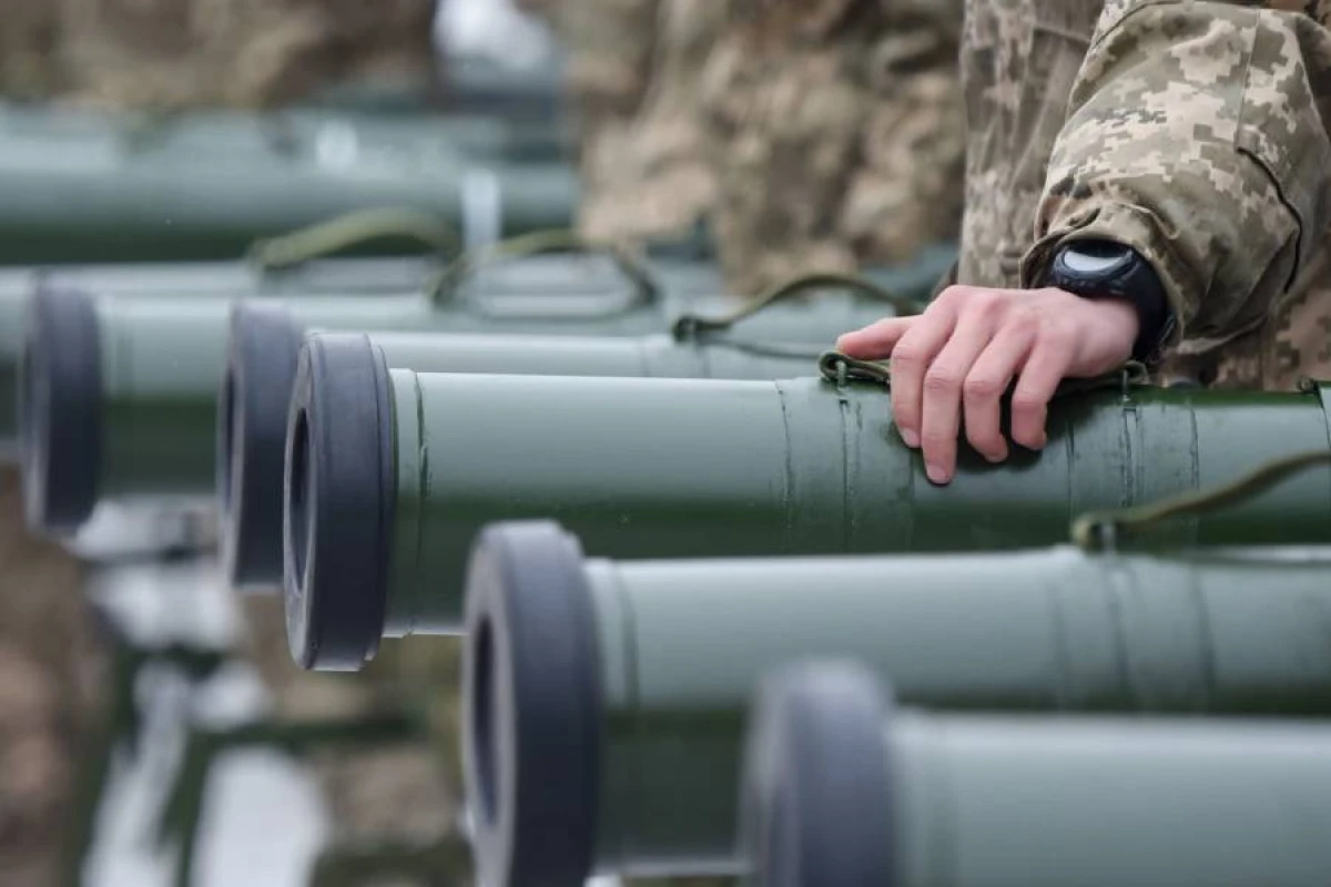 ABŞ Ukraynaya [[milyardlarla dollar dəyərində]] silah tədarük edəcək