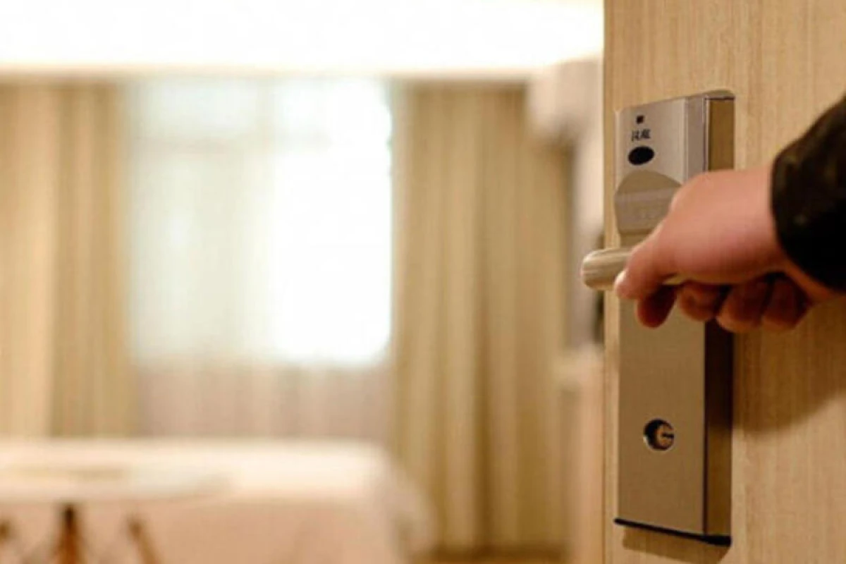 Bakıda hoteldə [[DƏHŞƏT: 25 yaşlı oğlanın...]]