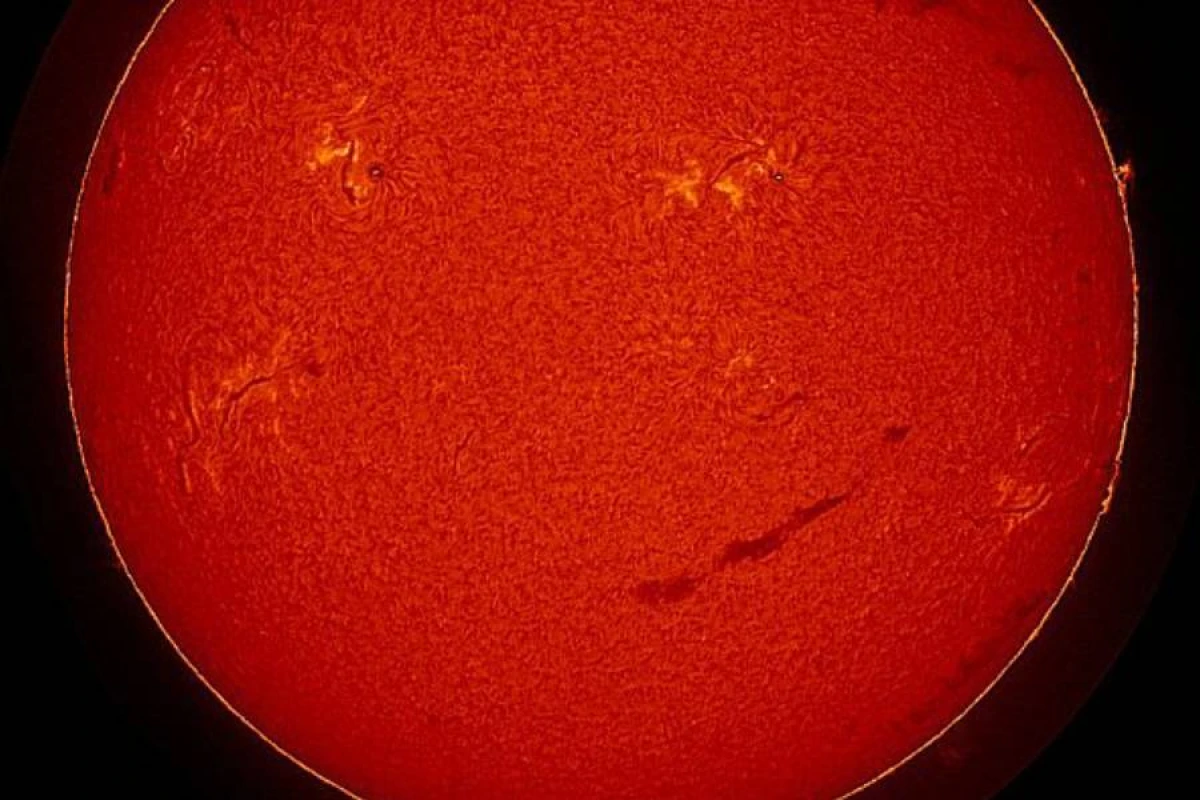 Günəşdə [[qeyri-adilik]] göründü