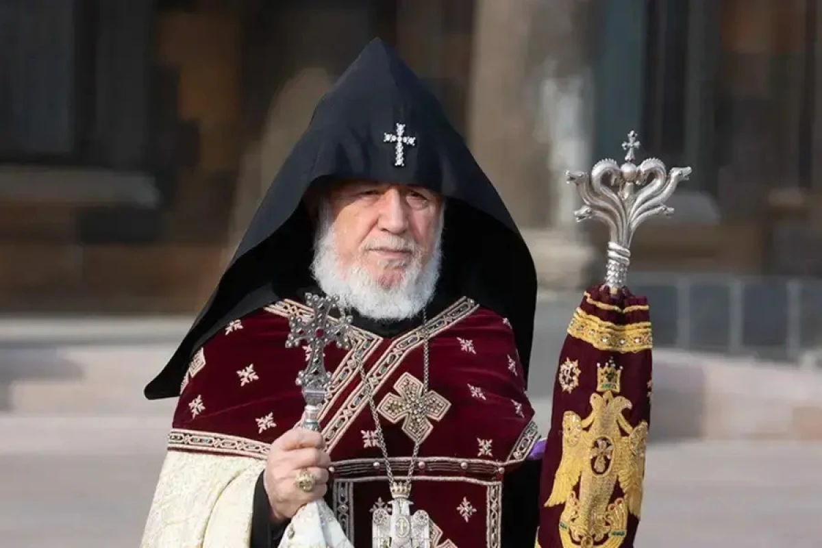 II Qareginin ölkədən çıxışına [[qadağa qoyuldu]]