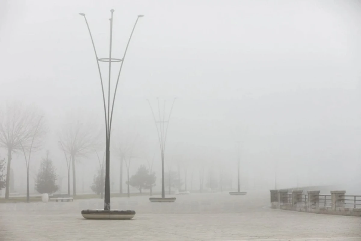 Dumanlı hava müşahidə olunur [[- FAKTİKİ HAVA]]