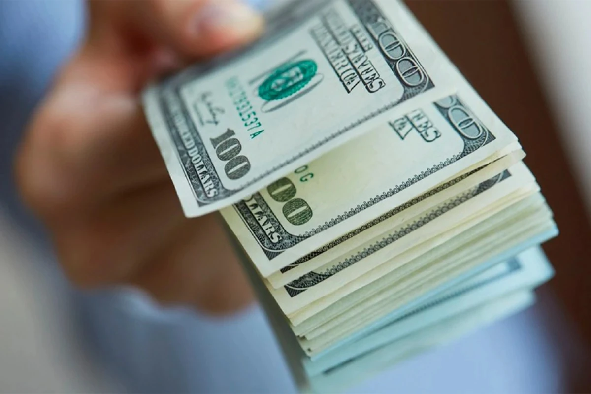 [[Dollar bahalaşıb? -]] Bu günə olan məzənnə