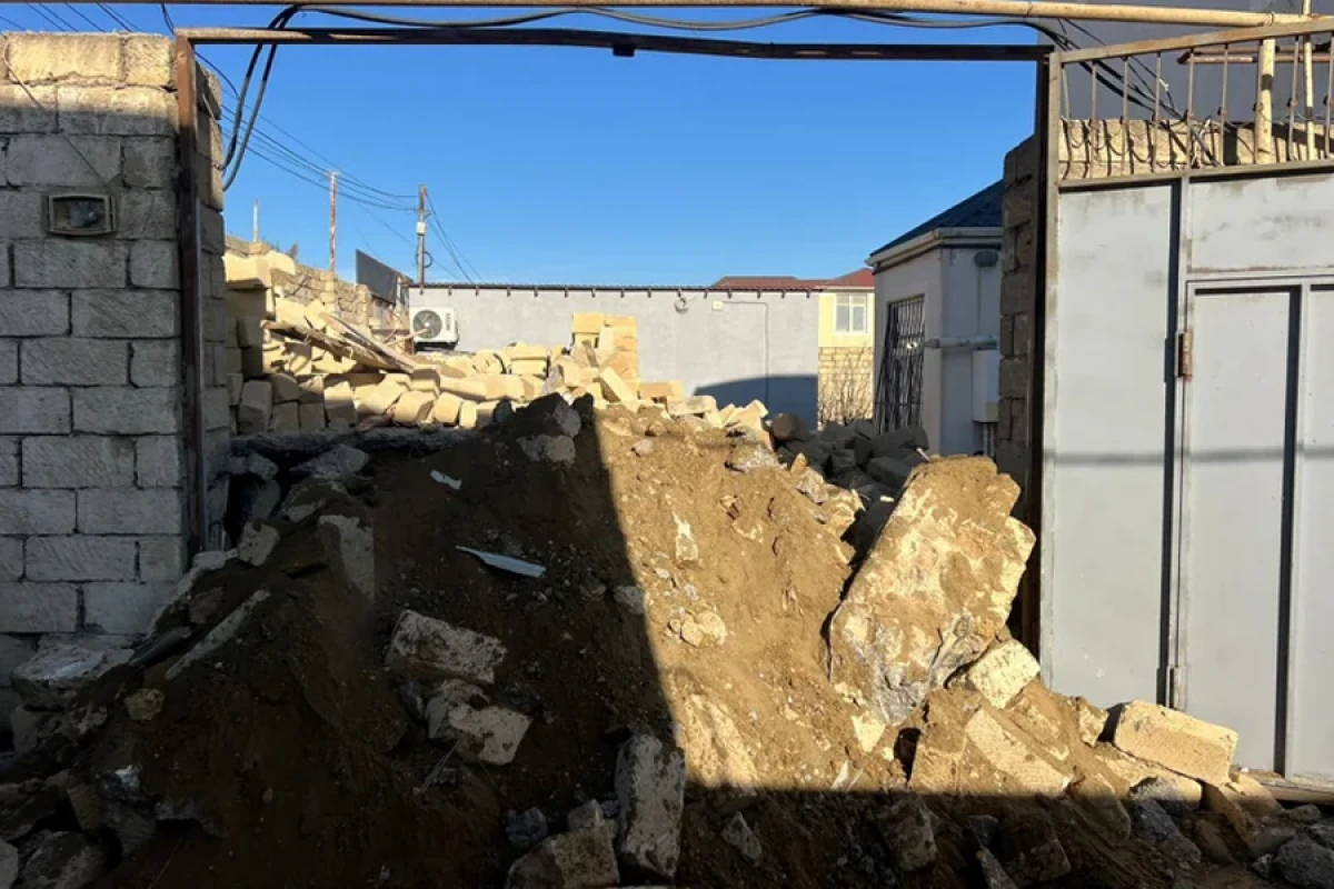 Binəqədidə qanunsuz tikili söküldü [[- VİDEO]]