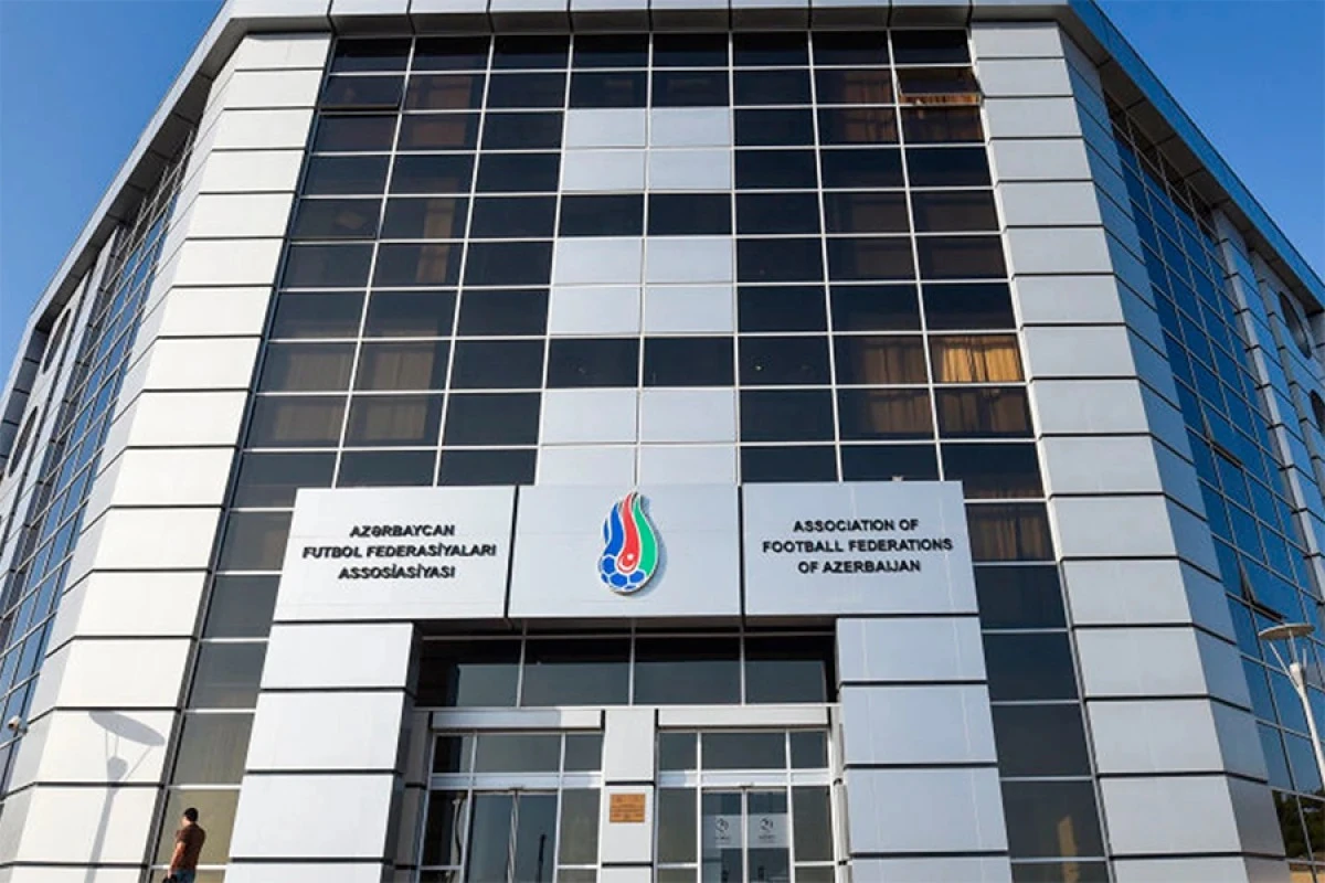 Qırmızı vərəqə və azarkeş insidenti [[- matçın nəticələri ağır oldu]]