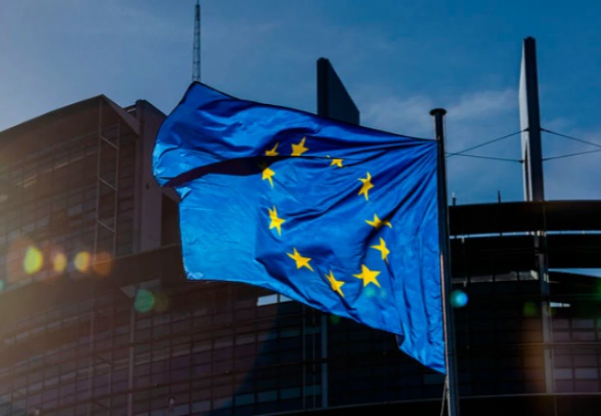 [[Varufakis:]] "Avropa İttifaqı hərbi ittifaqa çevrilib"