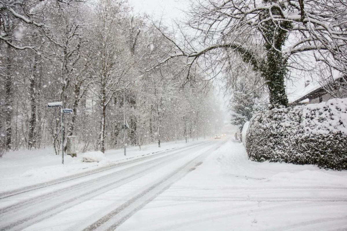 Bəzi ərazilərdə qar yağır [[- FAKTİKİ HAVA]]