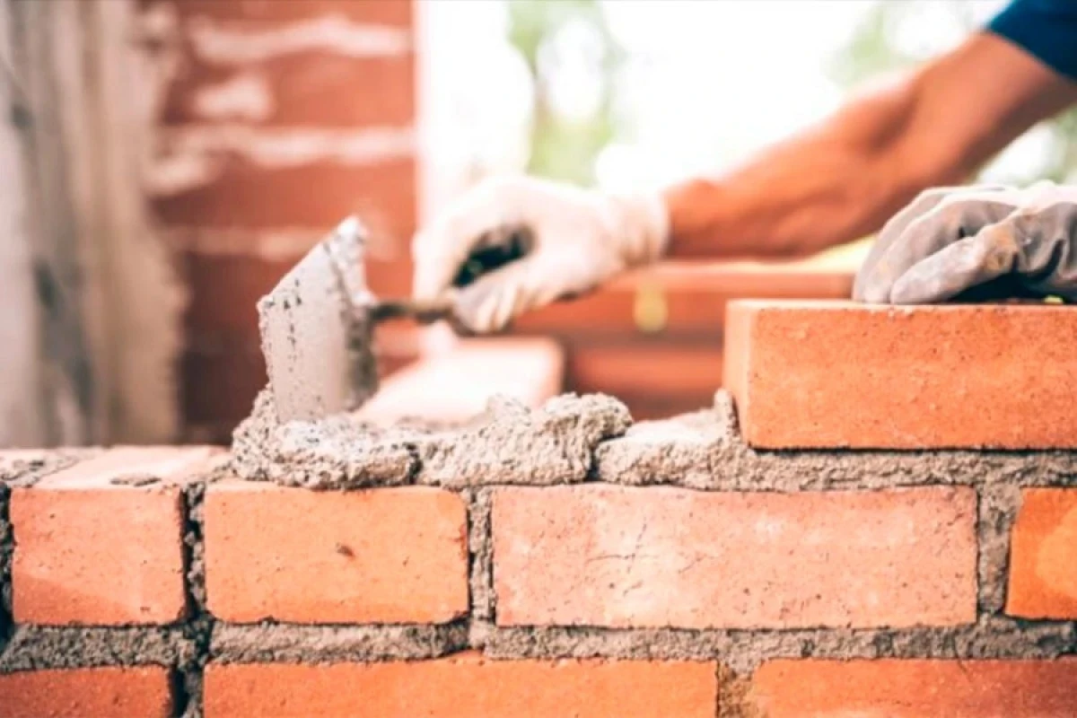 İnşaat işlərinin [[92 %-dən çoxu özəl sektorun payına]] düşür