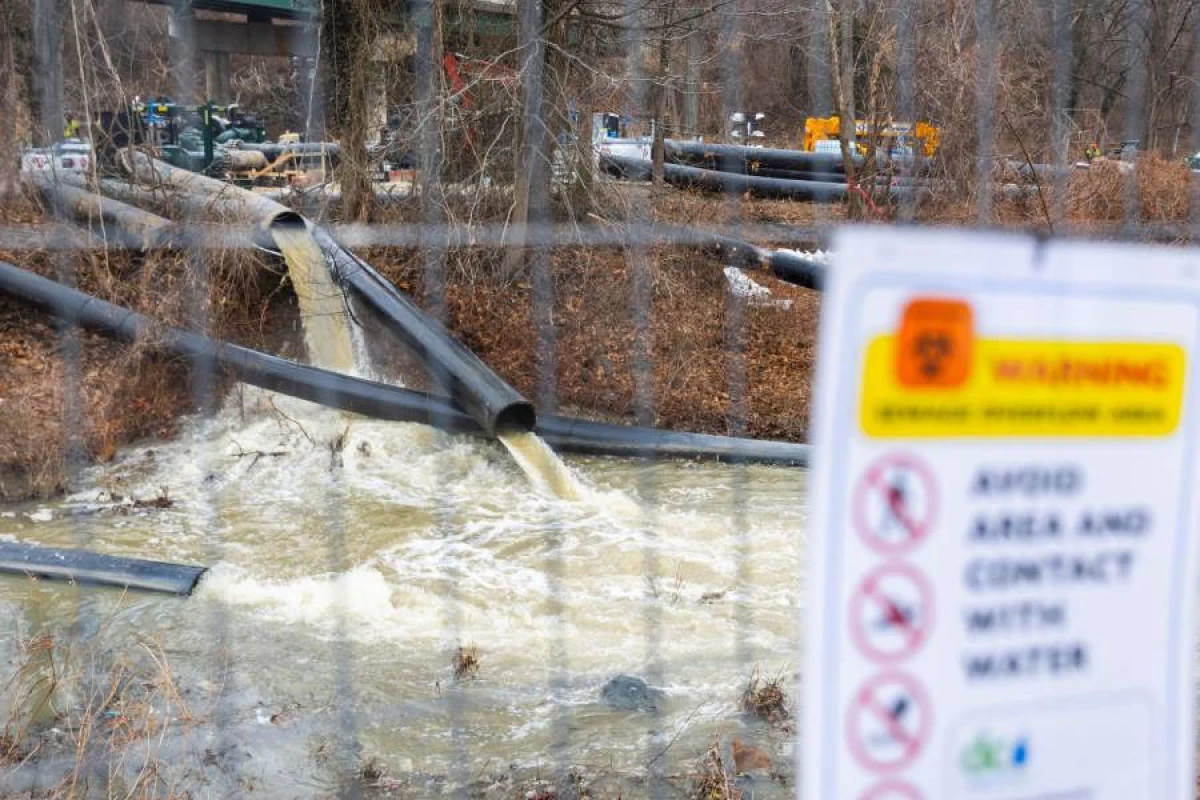 Tramp Vaşinqtonda [[fövqəladə vəziyyət]] elan etdi