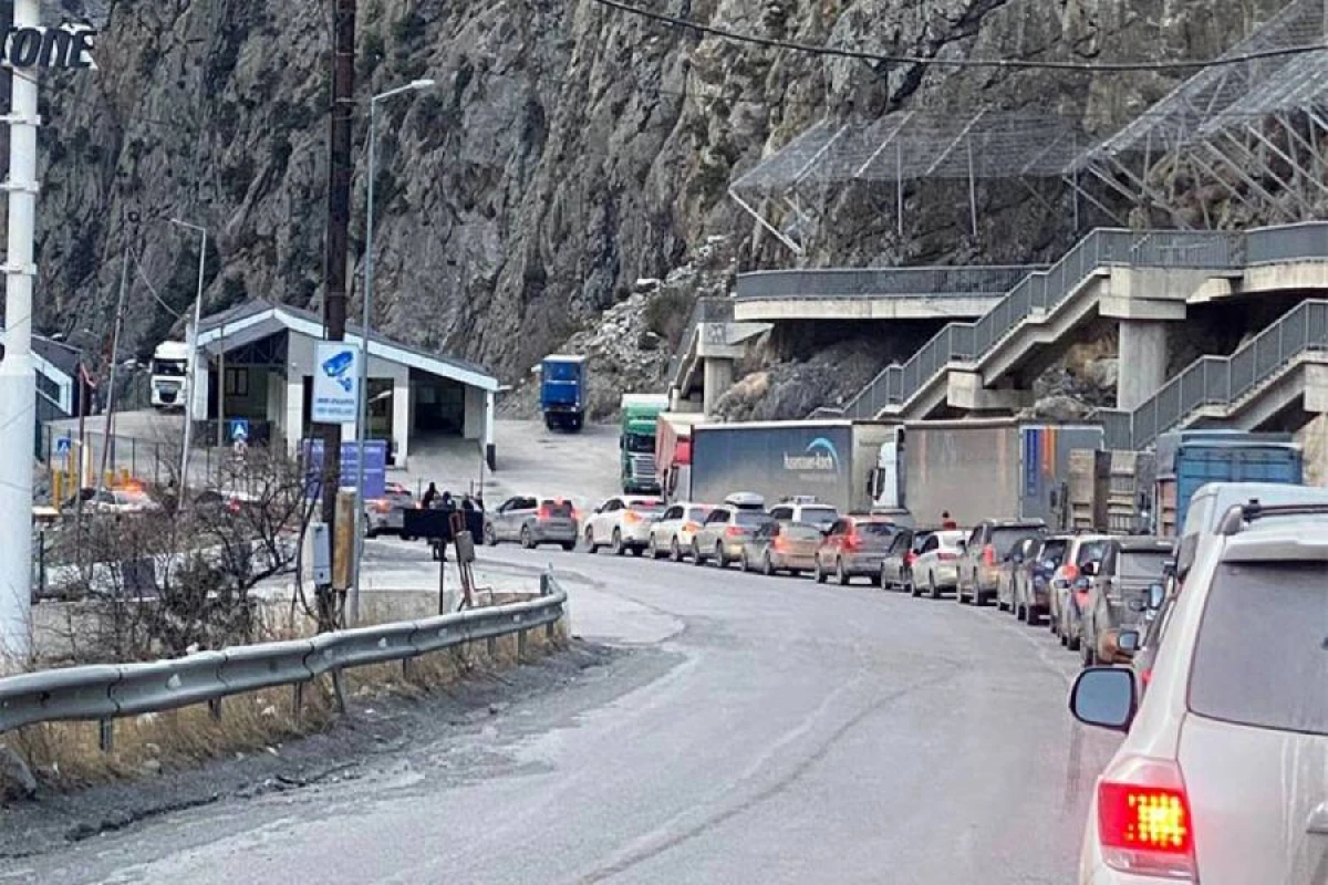 [[Gürcüstan]] erməniləri Rusiyaya buraxmadı