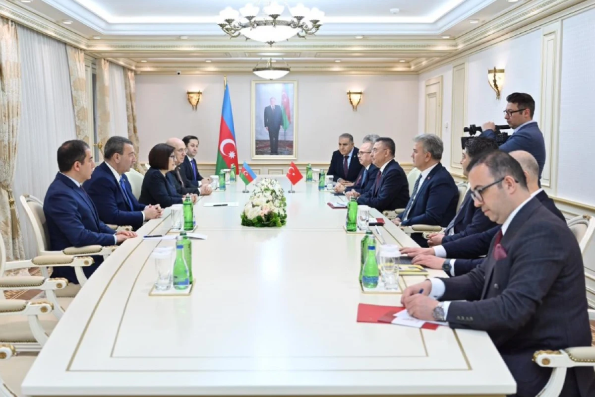 [[Sahibə Qafarova Fuad Oktayla]] görüşdü