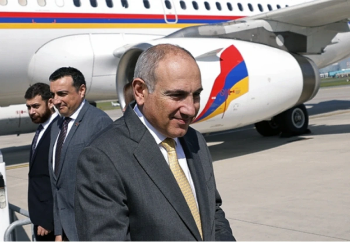 [[Paşinyan]] Polşaya getdi