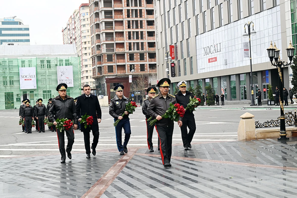 Müdafiə Nazirliyinin rəhbər heyəti [[Xocalı soyqırımı abidəsini]] ziyarət etdi