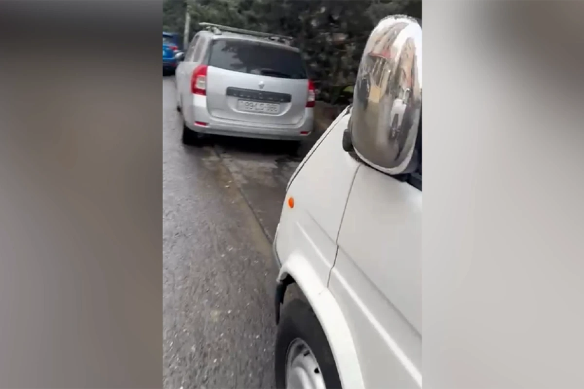 Binəqədidə avtomobillər səkiləri [[ZƏBT EDİB – ŞİKAYƏT]]