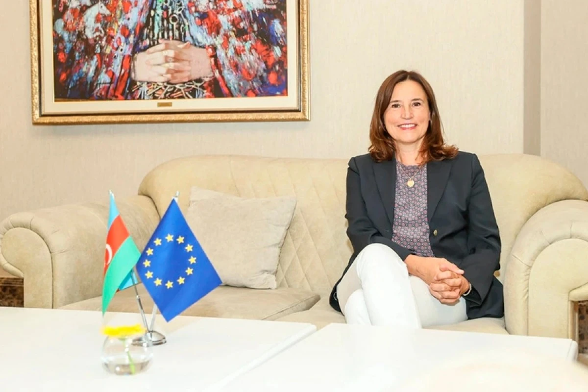 Aİ səfiri [[Xocalı soyqırımı qurbanlarının xatirəsini]] yad etdi