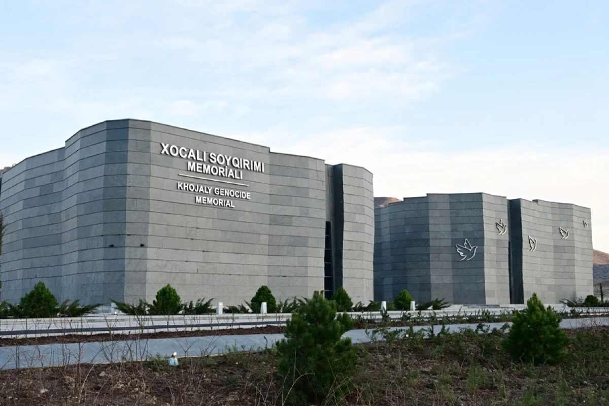 Heydər Əliyev Fondunun [[konsepsiyası əsasında yaradılan]] Xocalı Soyqırımı Memorialının xüsusiyyətləri