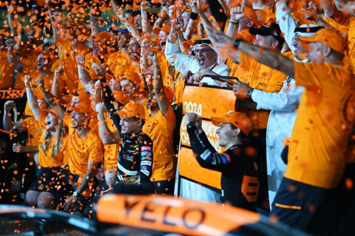 “McLaren”in bolidində [[yeni aviasiya brendi]]