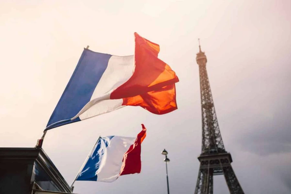 Fransa hökumətinin "Lekornu-2" adlanan [[tərkibi yeniləndi]]