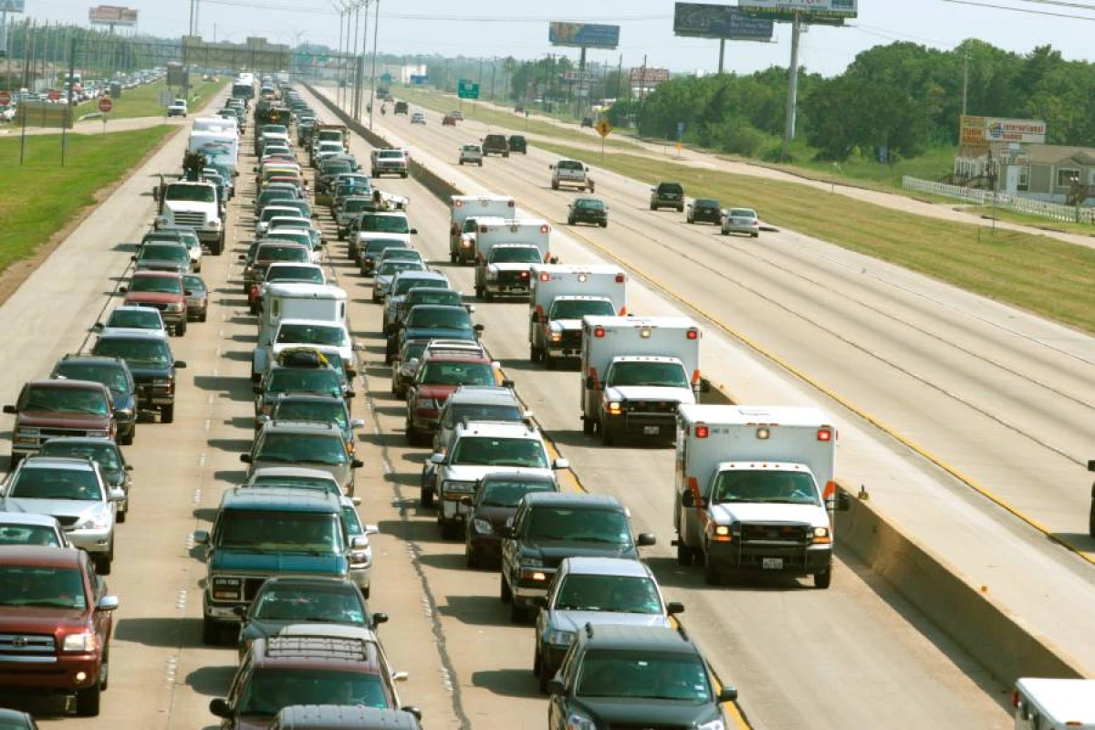 Bəhreyn Əl-Cufeyra rayonunun sakinlərini [[təxliyə edir]]