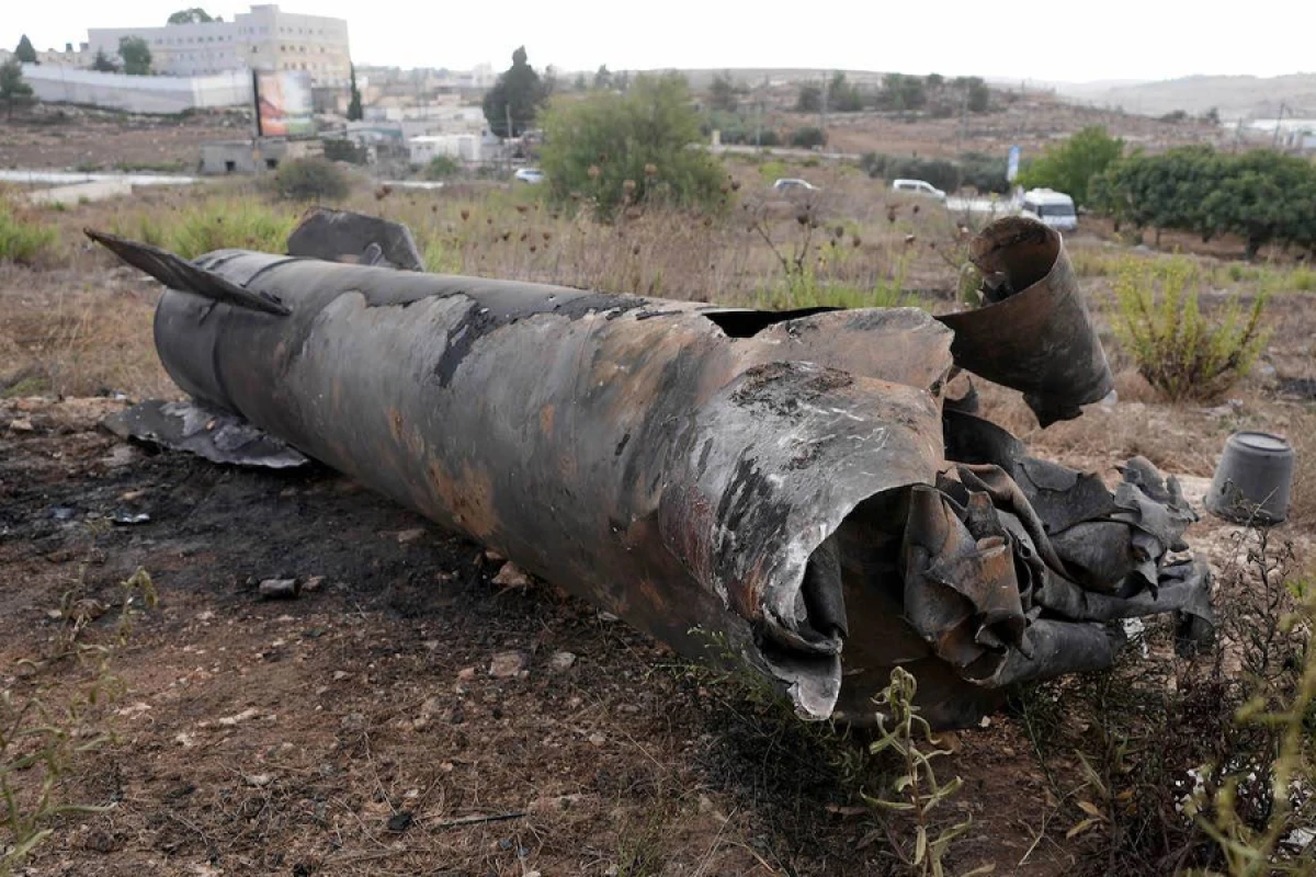 İran raketi [[Suriyada yaşayış binasının]] üzərinə düşdü