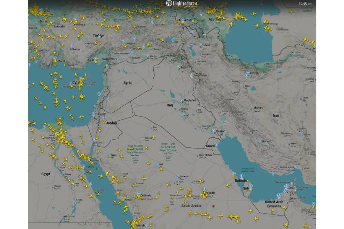 Təyyarələr münaqişə zonasından [[uzaq uçur]]