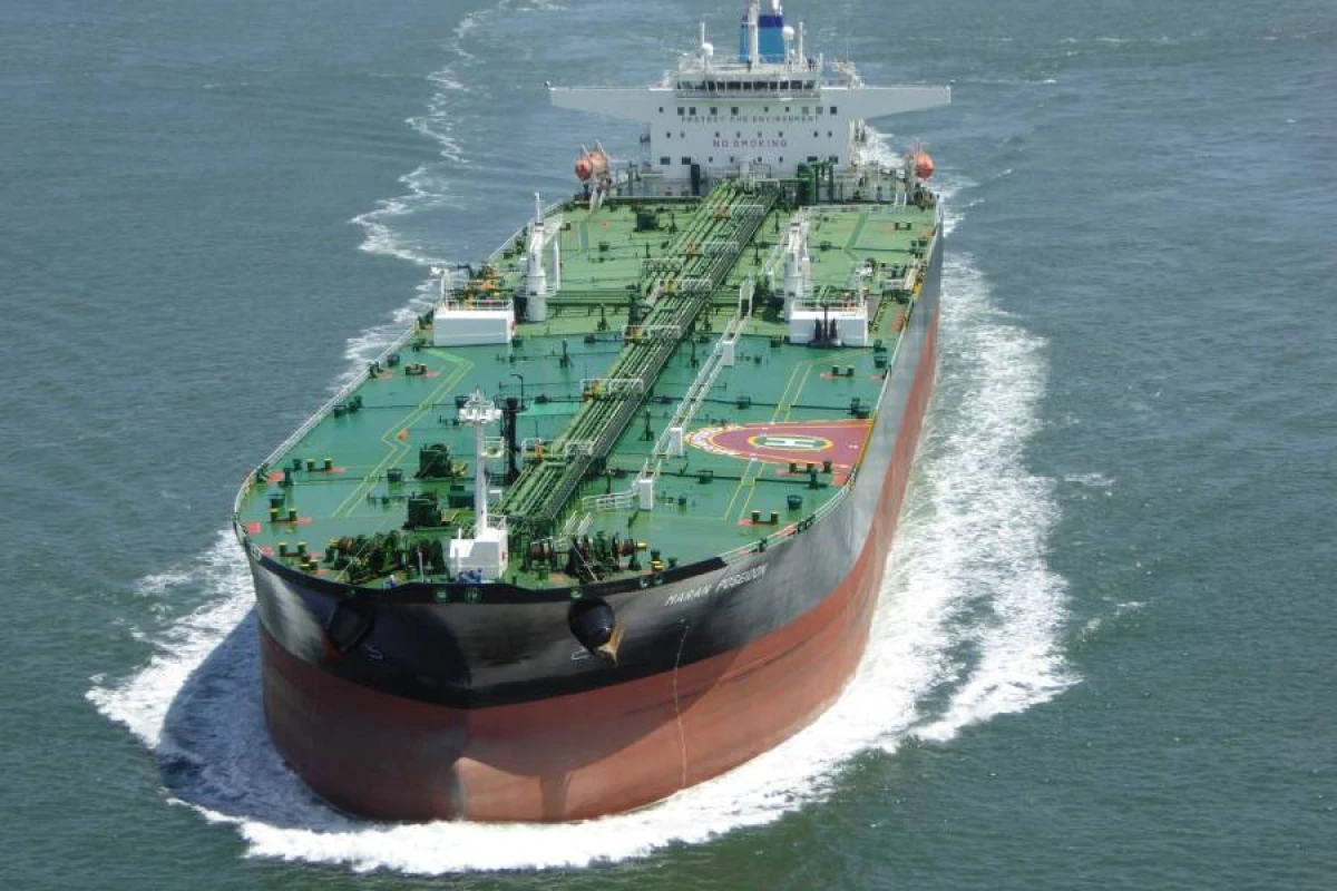 İran donanması tankerlərə [[hücumlarını artırdı]]