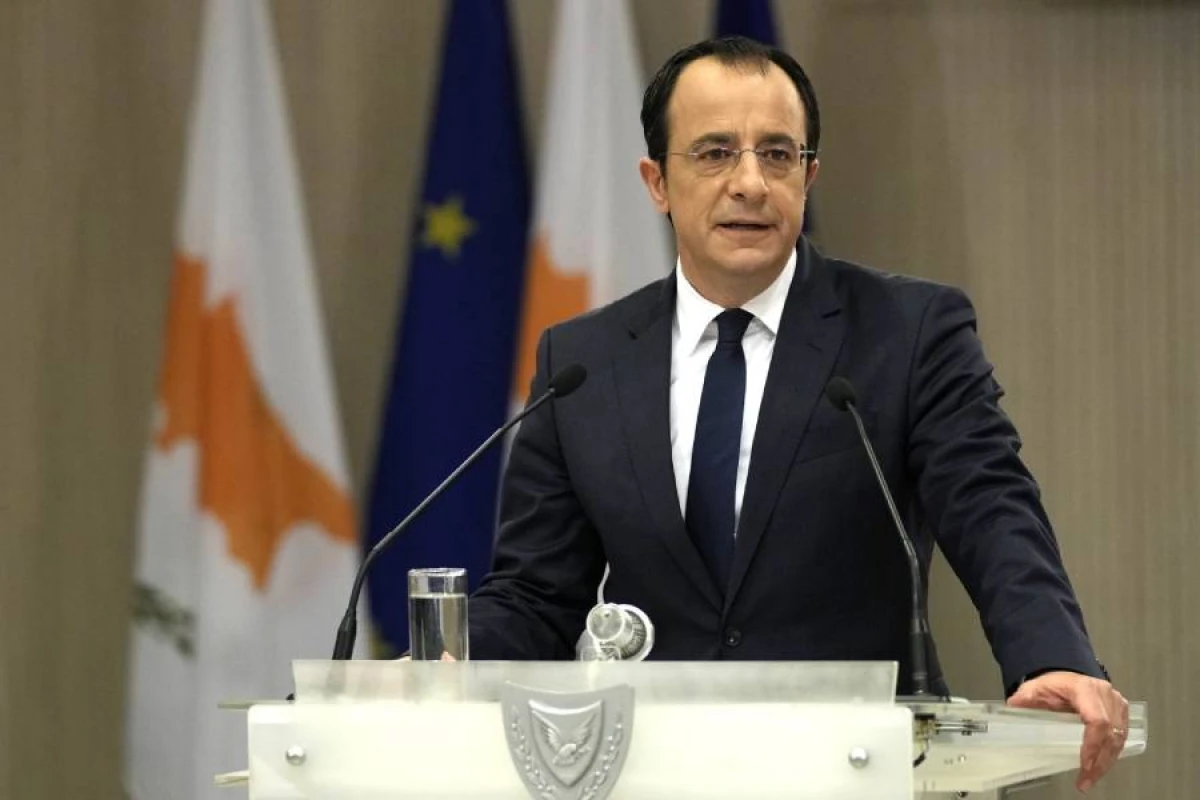 Kipr [[Britaniya hərbi bazalarının]] gələcəyini müzakirə edir