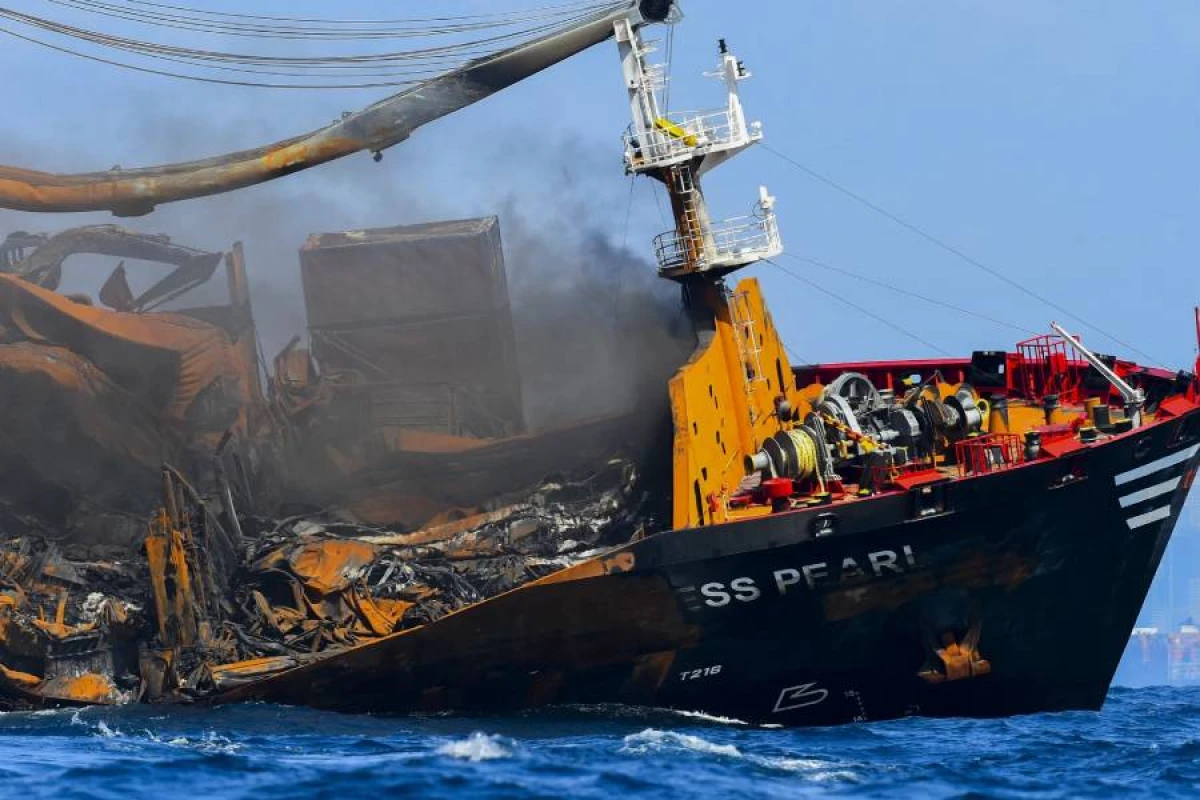 [[Tanker partlayışı]] Şri-Lankanın kurort bölgələrini iflic etdi