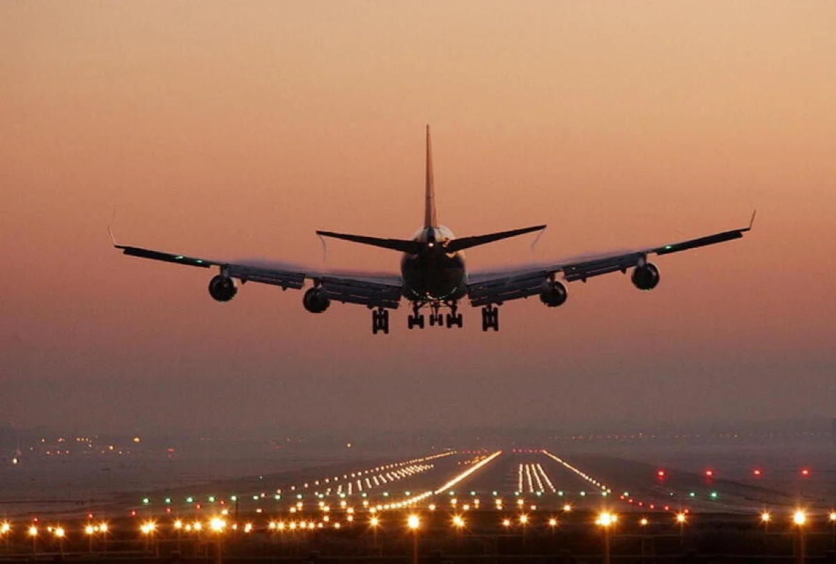 İsrail uçuşları [[bərpa edir]]